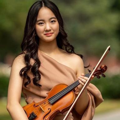 Elizabeth Jeon Photo